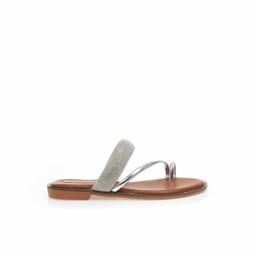 Sandale albe lustrin cu design cu inel și căpută cu strasuri