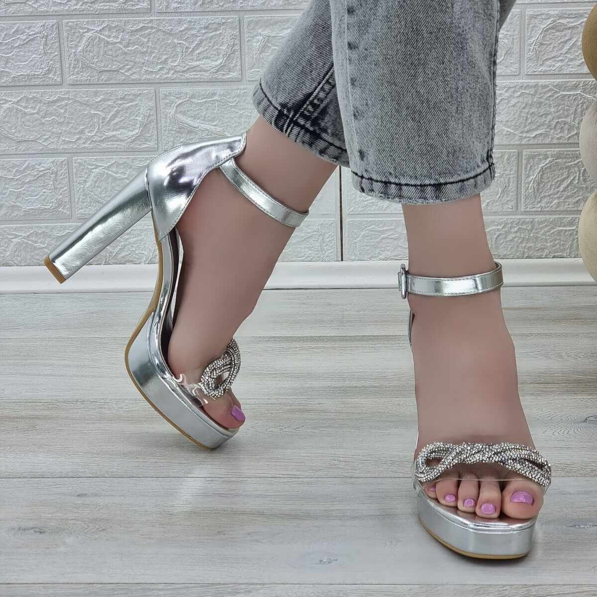 Sandale Dama Argintii Cu Bareta Laila